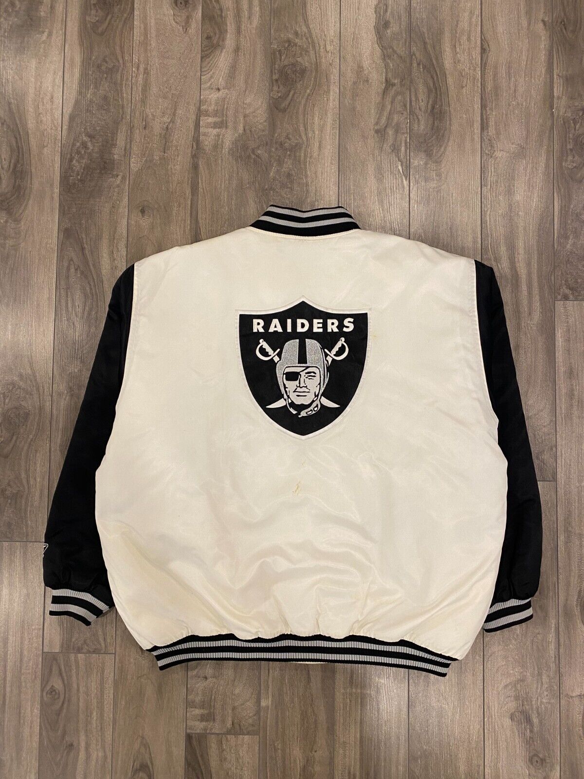 Vintage Oakland Raiders Jacket Mens Large White Satin Bomber NFL Reebok
