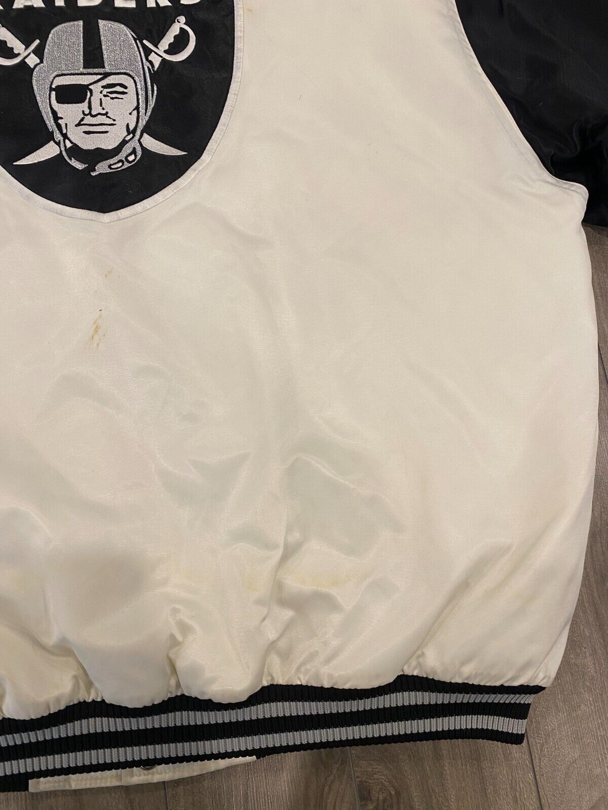 Vintage Oakland Raiders Jacket Mens Large White Satin Bomber NFL Reebok