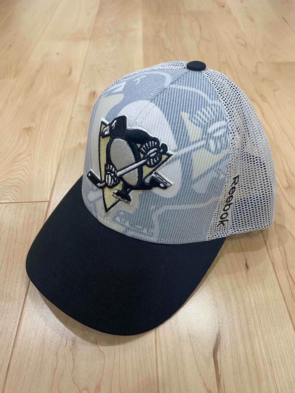 Pittsburgh Penguins Hat Cap Snapback Trucker White Reebok Center Ice NHL Hockey